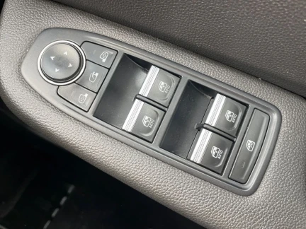 Vehicle Thumbnail 13