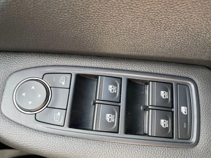 Vehicle Thumbnail 13