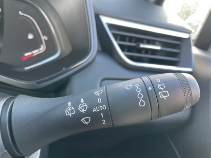 Vehicle Thumbnail 30