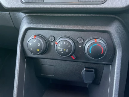 Vehicle Thumbnail 12