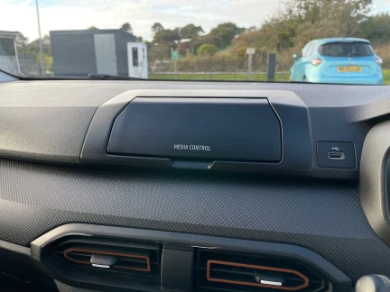 Vehicle Thumbnail 14