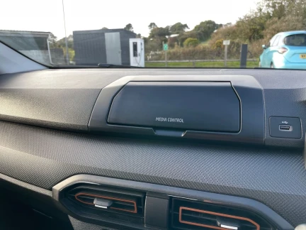 Vehicle Thumbnail 15