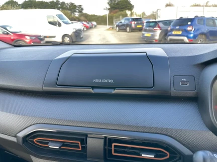 Vehicle Thumbnail 16