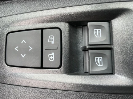 Vehicle Thumbnail 13