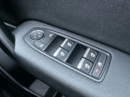 Vehicle Thumbnail 13