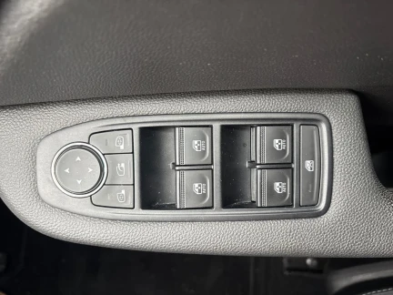 Vehicle Thumbnail 13