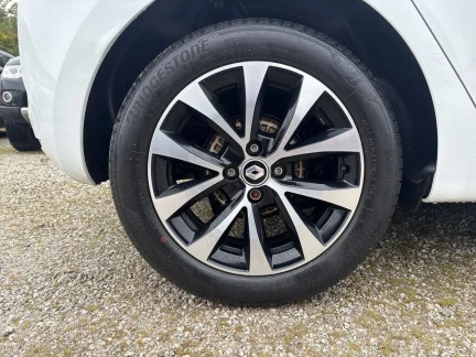 Vehicle Thumbnail 25