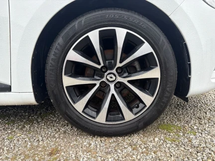 Vehicle Thumbnail 26