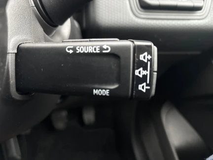 Vehicle Thumbnail 32