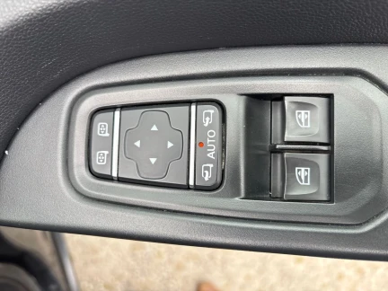 Vehicle Thumbnail 32