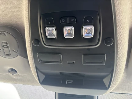 Vehicle Thumbnail 38