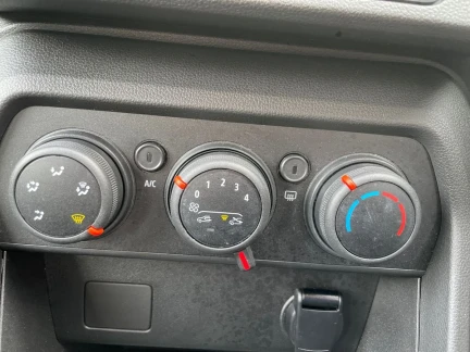 Vehicle Thumbnail 12