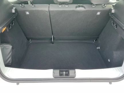 Vehicle Thumbnail 20