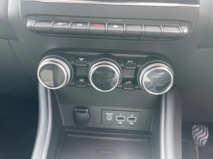 Vehicle Thumbnail 12