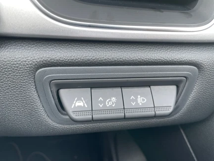 Vehicle Thumbnail 30