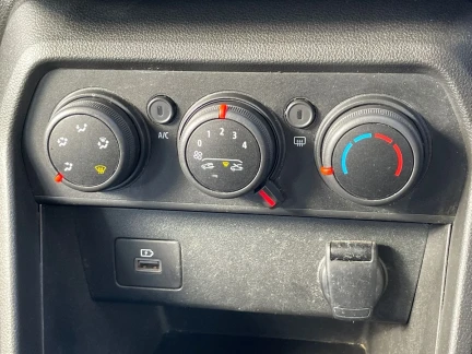 Vehicle Thumbnail 12