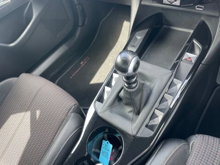 Vehicle Thumbnail 12