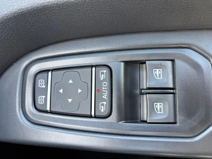 Vehicle Thumbnail 14