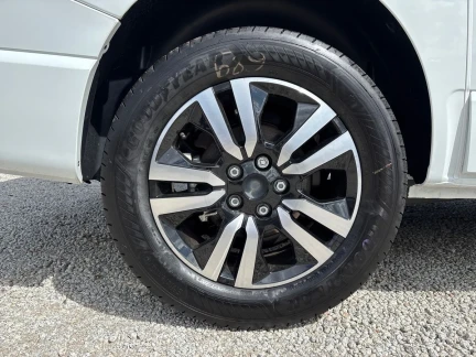 Vehicle Thumbnail 7