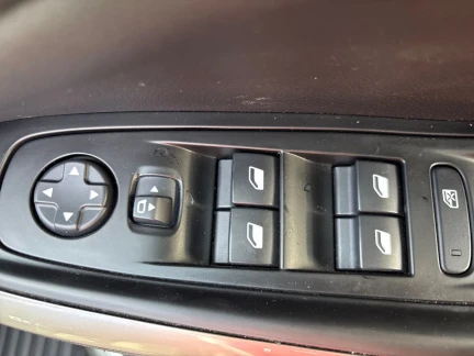 Vehicle Thumbnail 14
