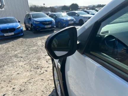 Vehicle Thumbnail 25