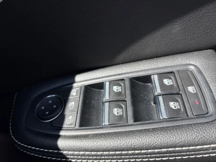 Vehicle Thumbnail 14
