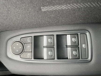 Vehicle Thumbnail 14
