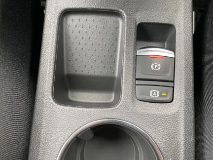 Vehicle Thumbnail 30