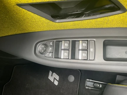 Vehicle Thumbnail 14
