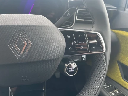 Vehicle Thumbnail 30