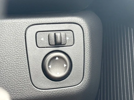 Vehicle Thumbnail 36