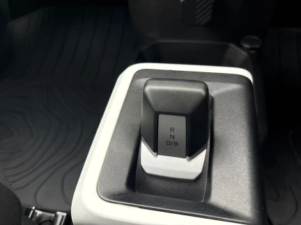 Vehicle Thumbnail 34