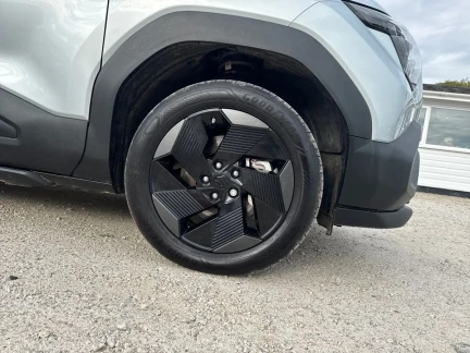 Vehicle Thumbnail 6