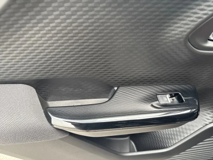 Vehicle Thumbnail 36