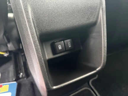 Vehicle Thumbnail 37