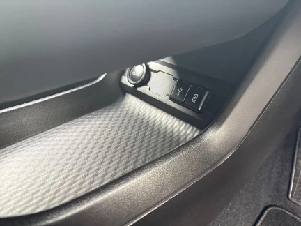 Vehicle Thumbnail 40