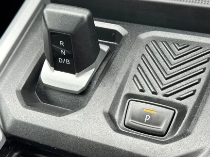 Vehicle Thumbnail 26