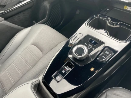 Vehicle Thumbnail 12