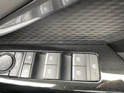 Vehicle Thumbnail 14