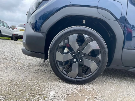 Vehicle Thumbnail 24