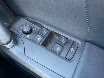 Vehicle Thumbnail 14