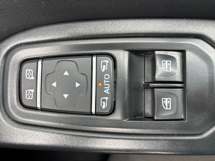 Vehicle Thumbnail 13