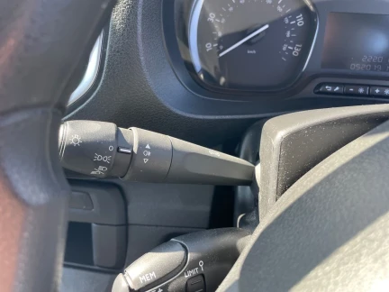 Vehicle Thumbnail 30