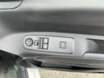 Vehicle Thumbnail 14
