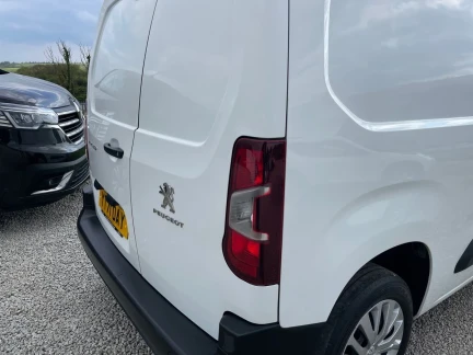 Vehicle Thumbnail 29