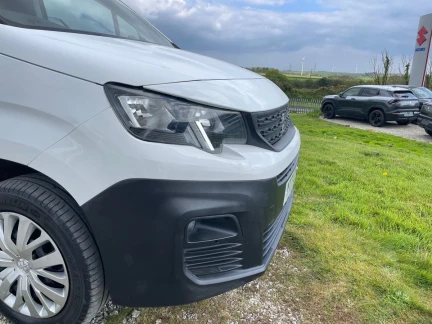 Vehicle Thumbnail 30