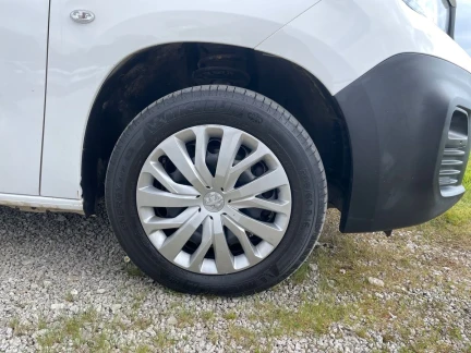 Vehicle Thumbnail 7