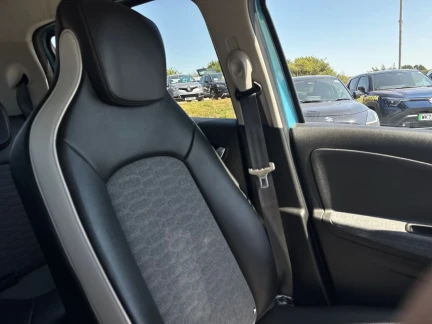 Vehicle Thumbnail 24