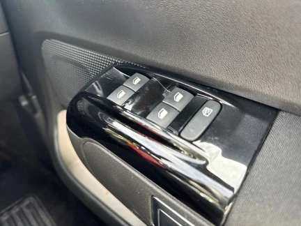 Vehicle Thumbnail 14