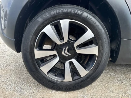 Vehicle Thumbnail 24